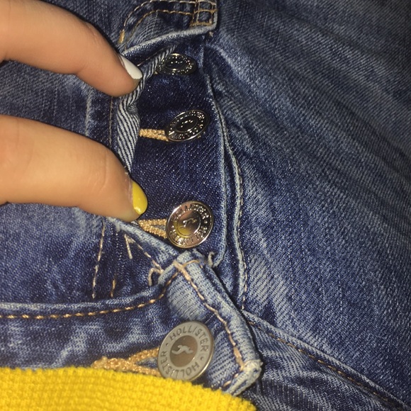 Super cute hollister jeans - Picture 7 of 7